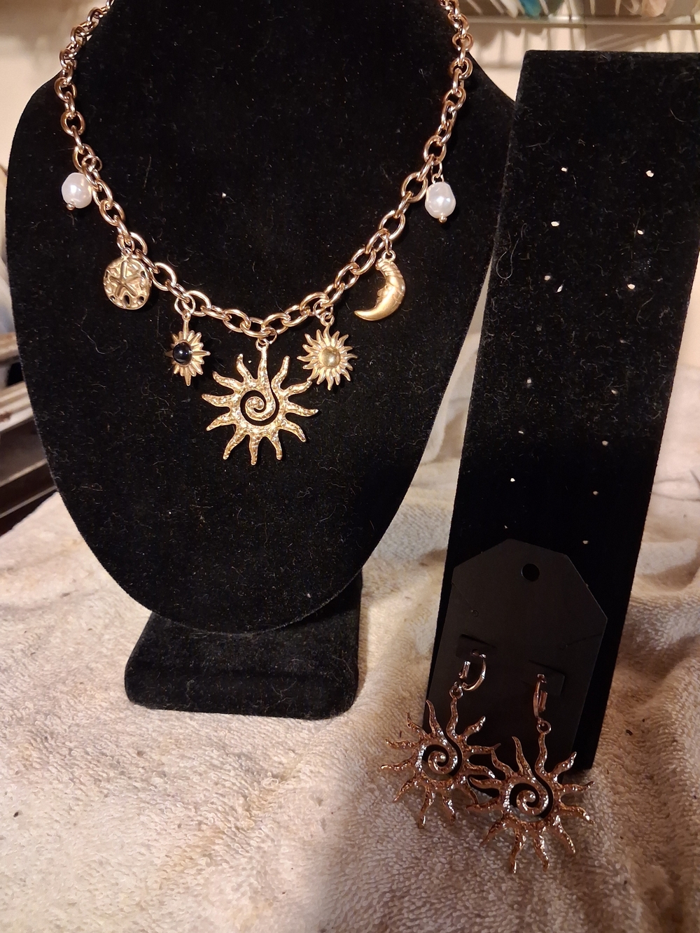 New,Boho Gold Plated Sunburst Moon Chocker Chunky Chain Necklace& Pierced Ears.